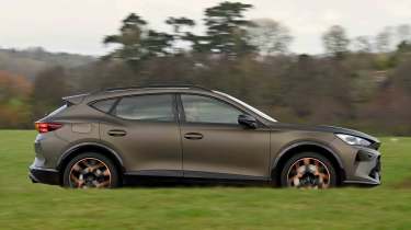 Cupra Formentor - side panning